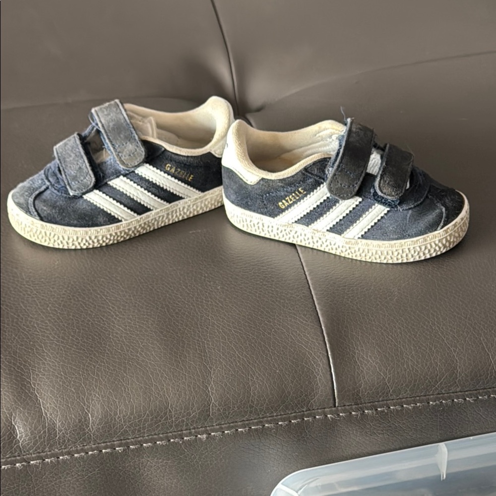Toddlers Navy Adidas Gazelle Sneakers - size 6